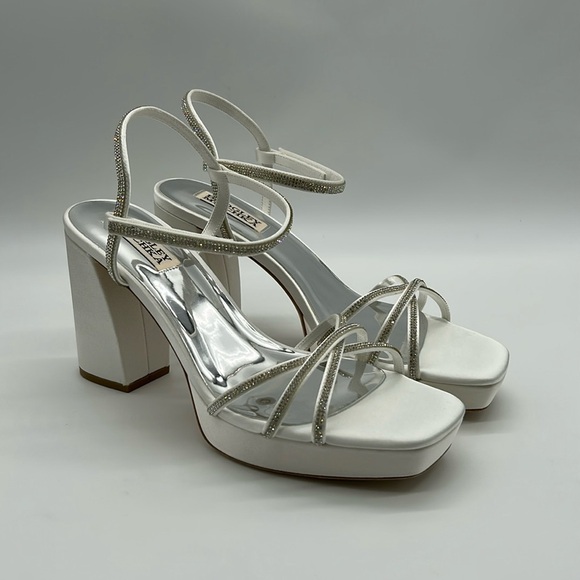 B2458- Badgley Mischka Frida White Satin Rhinestone Platform Sandals Sz 8.5 NWT - Picture 2 of 12